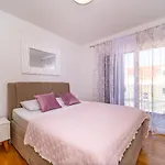 Lägenhet Spacious One Bedroom Lana Postira
