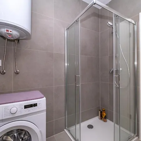 Spacious One Bedroom Lana *