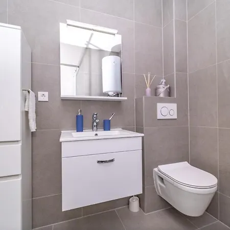 Spacious One Bedroom Lana *