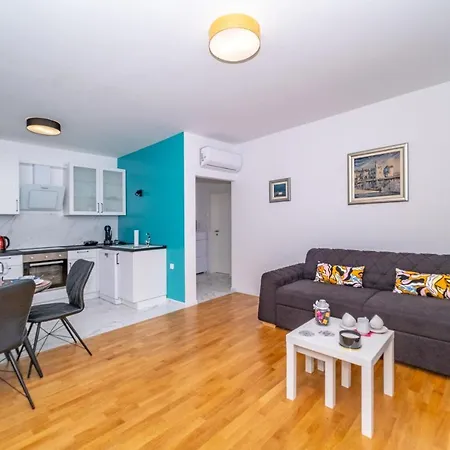 Spacious One Bedroom Lana *