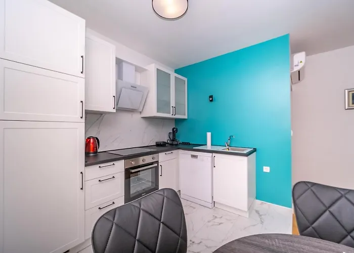Spacious One Bedroom Lana Apartment