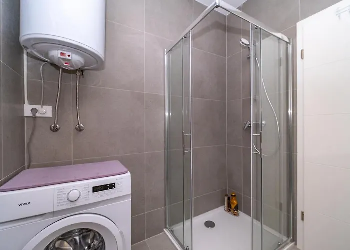 Spacious One Bedroom Lana *