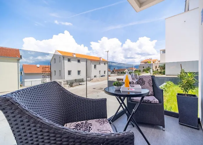 Apartment Spacious One Bedroom Lana
