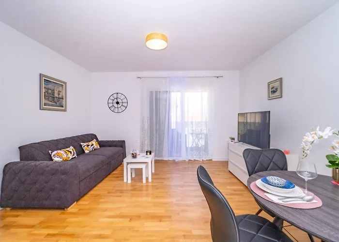 Apartment Spacious One Bedroom Lana *