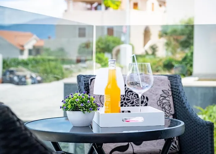 Apartment Spacious One Bedroom Lana