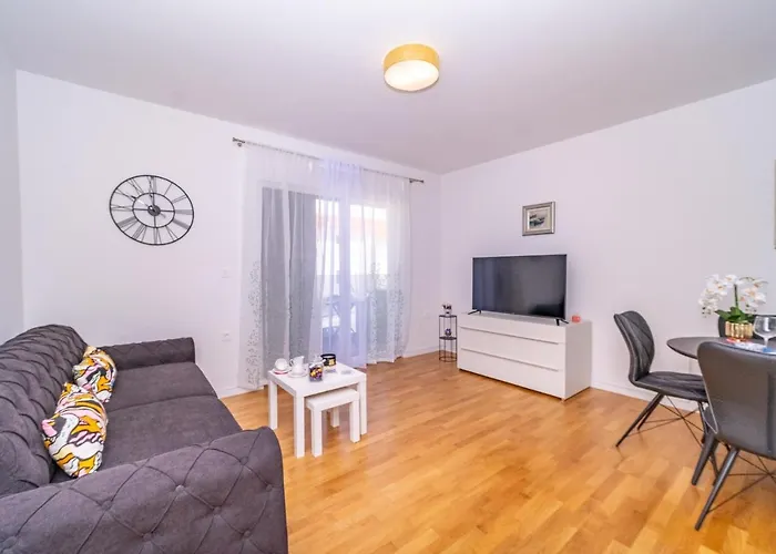Spacious One Bedroom Lana * Postira