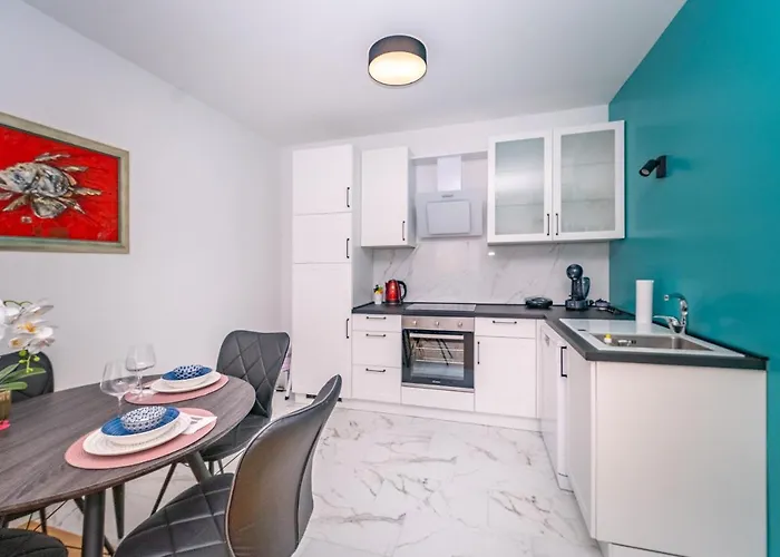 Spacious One Bedroom Lana