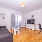 Spacious One Bedroom Lana * Postira