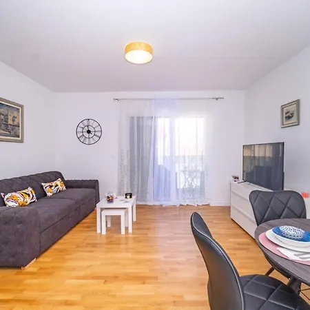 Daire Spacious One Bedroom Lana *