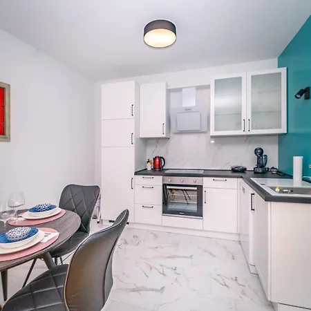 Spacious One Bedroom Lana